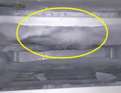 冰箱保鮮室結(jié)冰的原因？