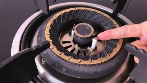 老板燃?xì)庠铧c(diǎn)不著火怎么辦?如何保養(yǎng)燃?xì)庠睿? />
</p>
<p style=